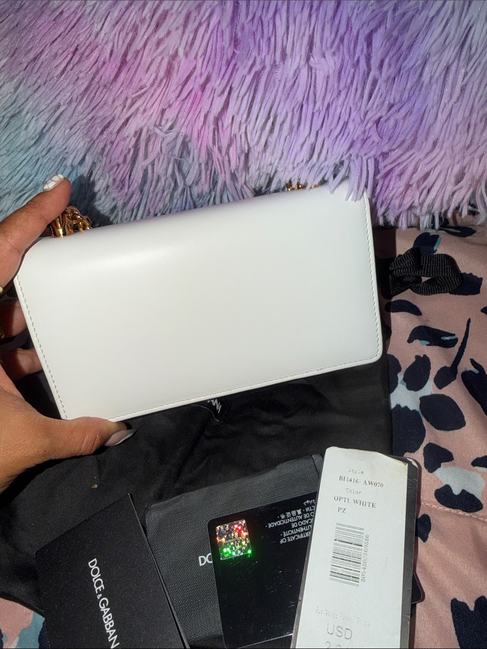 Authentic Dolce & Gabbana DG Logo White Crossbody Bag – Gold Hardware - Picture 6 of 10